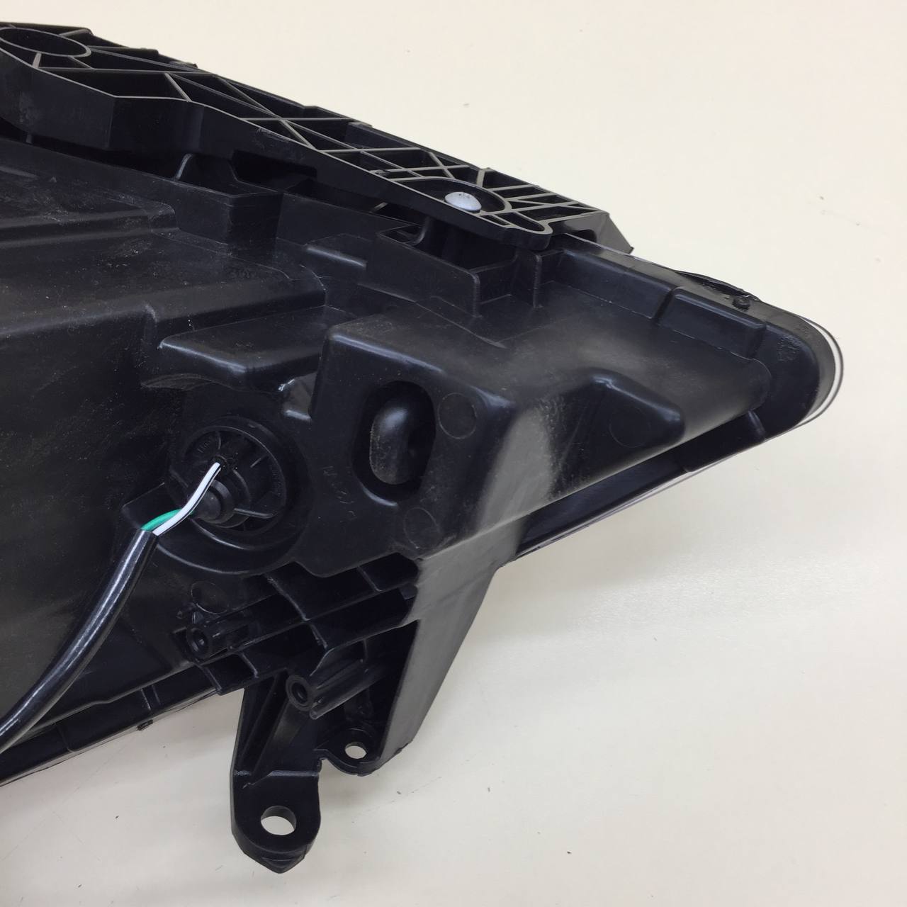 Фара правая Nissan Tiida (C11) 2007-2014