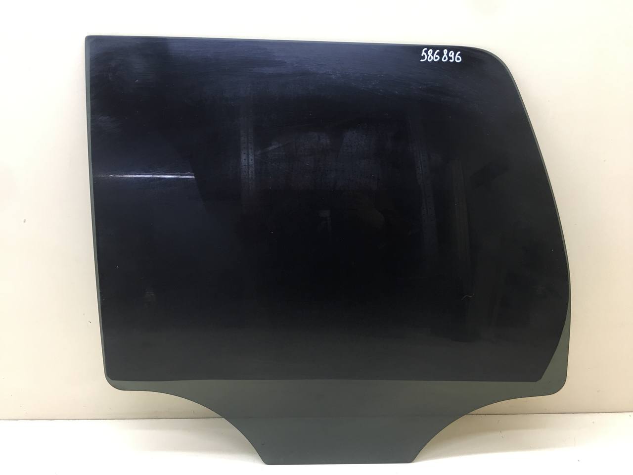 Стекло двери задней левой Cadillac Escalade 3 2006-2014