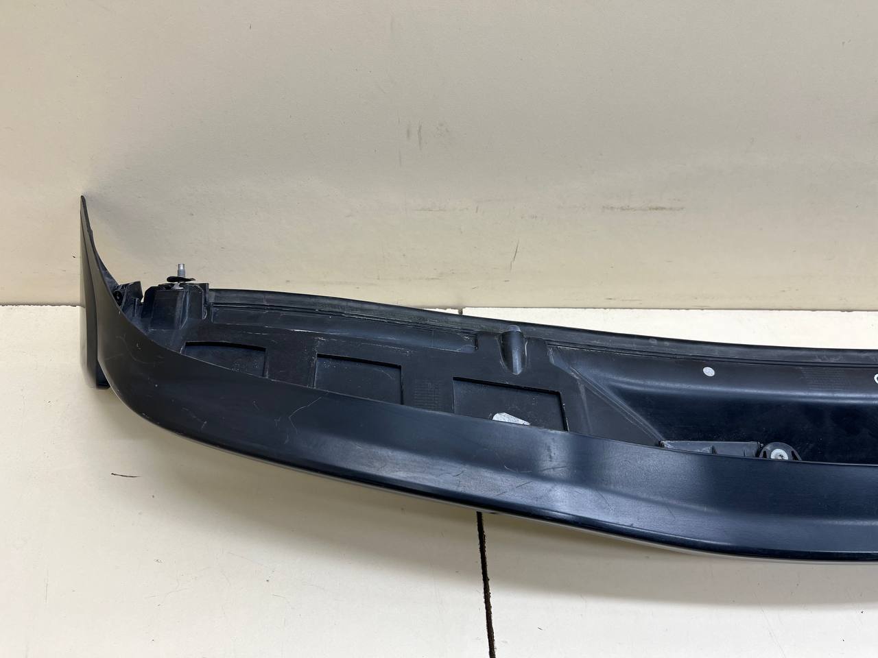 Спойлер (дефлектор) крышки багажника Porsche Cayenne 2010-2017