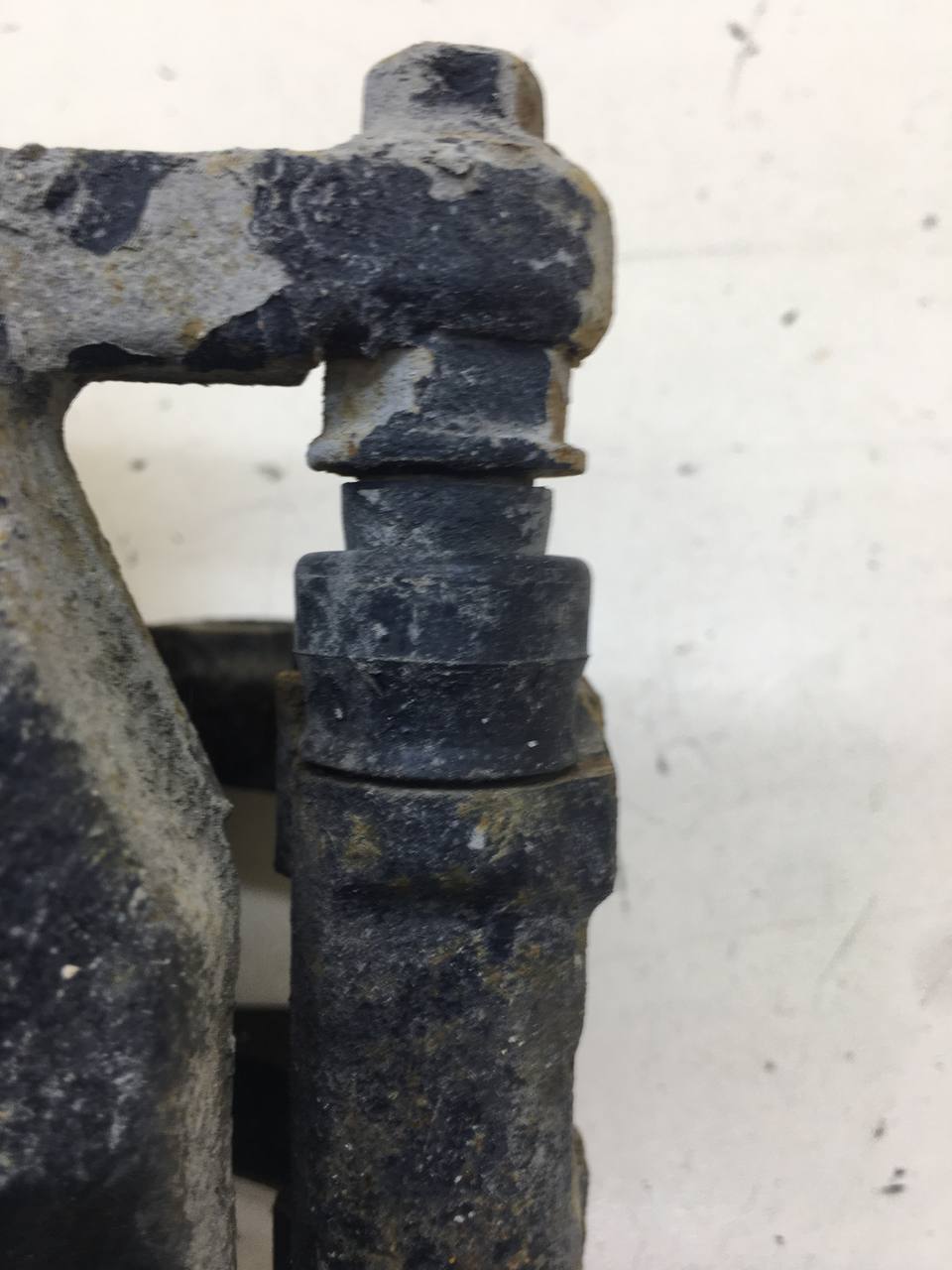 Суппорт передний левый Suzuki Grand Vitara 2005-2015