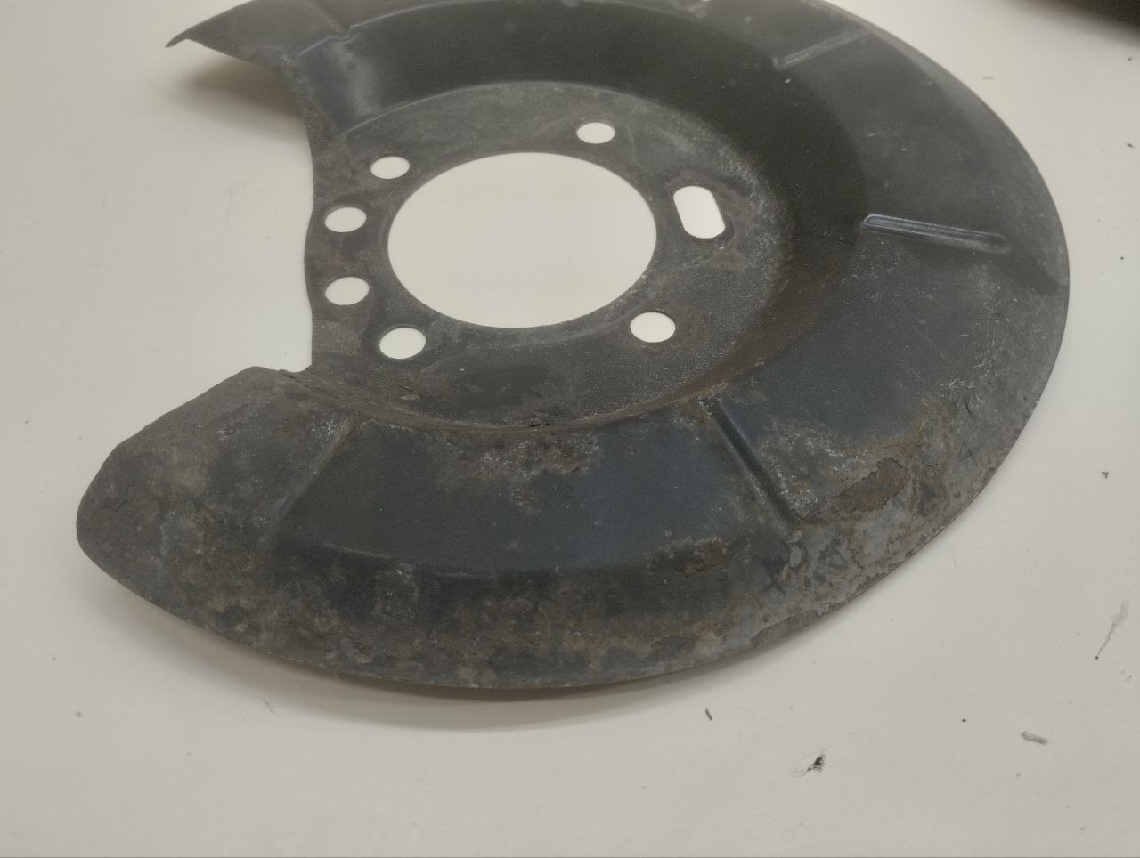 Пыльник тормозного диска Ford Focus 3 2011>