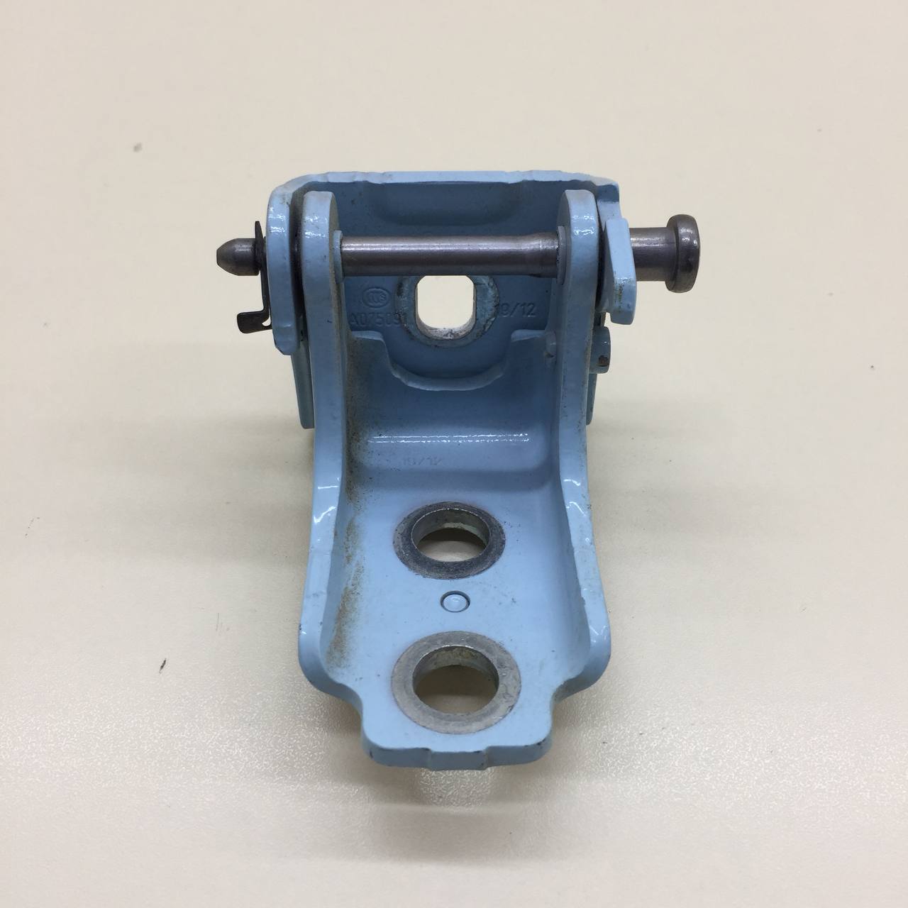 Петля двери задней правой нижняя Citroen C3 2009-2016