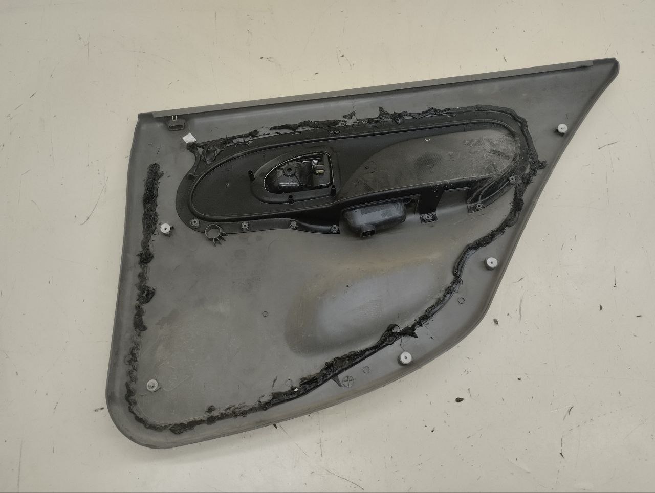 Обшивка двери задней левой Renault Symbol (2) 2008-2012