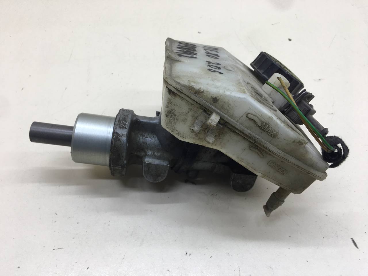 Цилиндр тормозной главный Peugeot 206 1998-2012