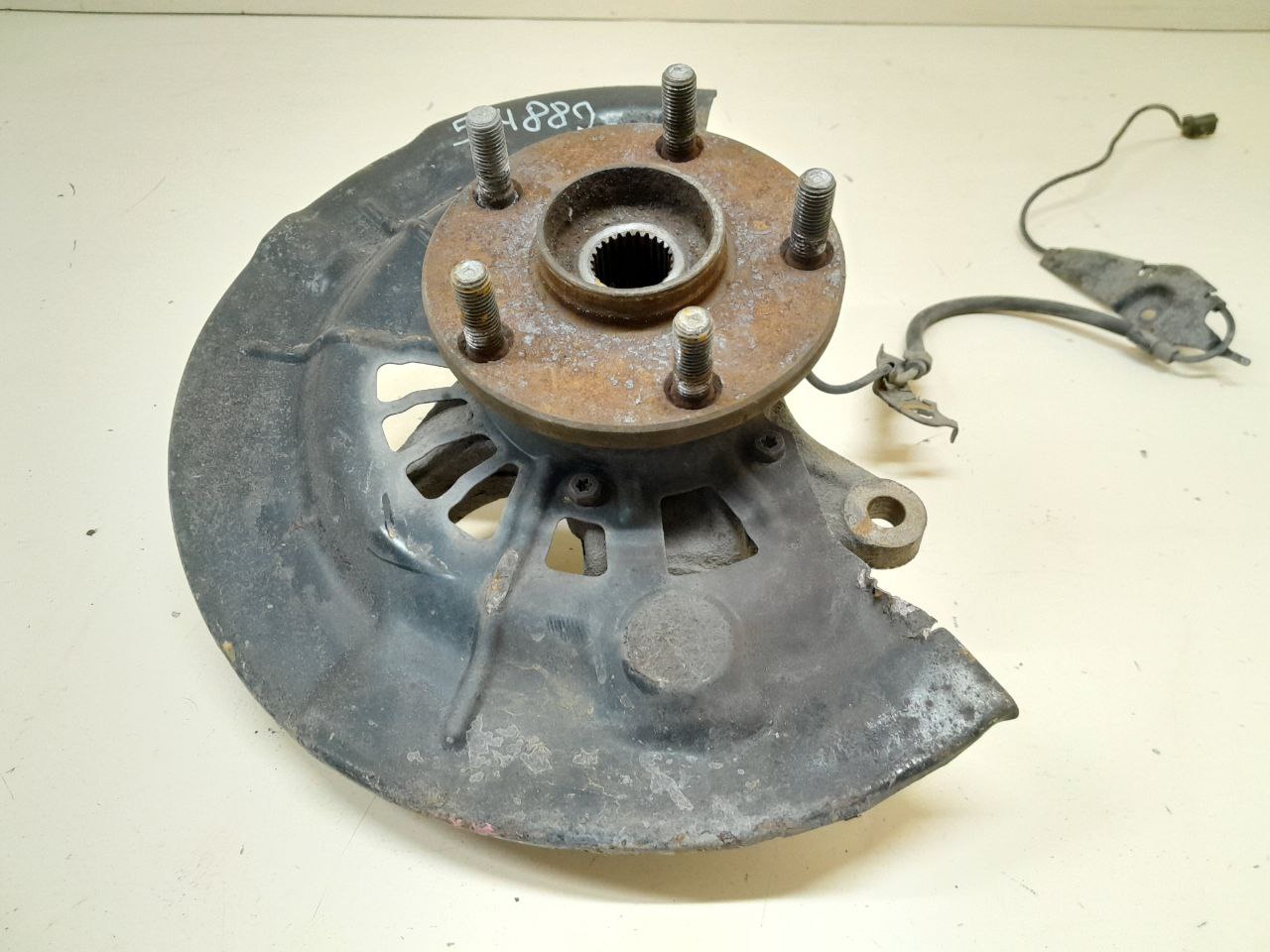 Кулак поворотный передний правый Toyota Camry (XV50) 2011-2017