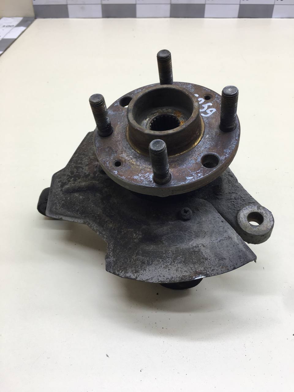 Кулак поворотный передний правый Chevrolet Aveo T250 2005-2011