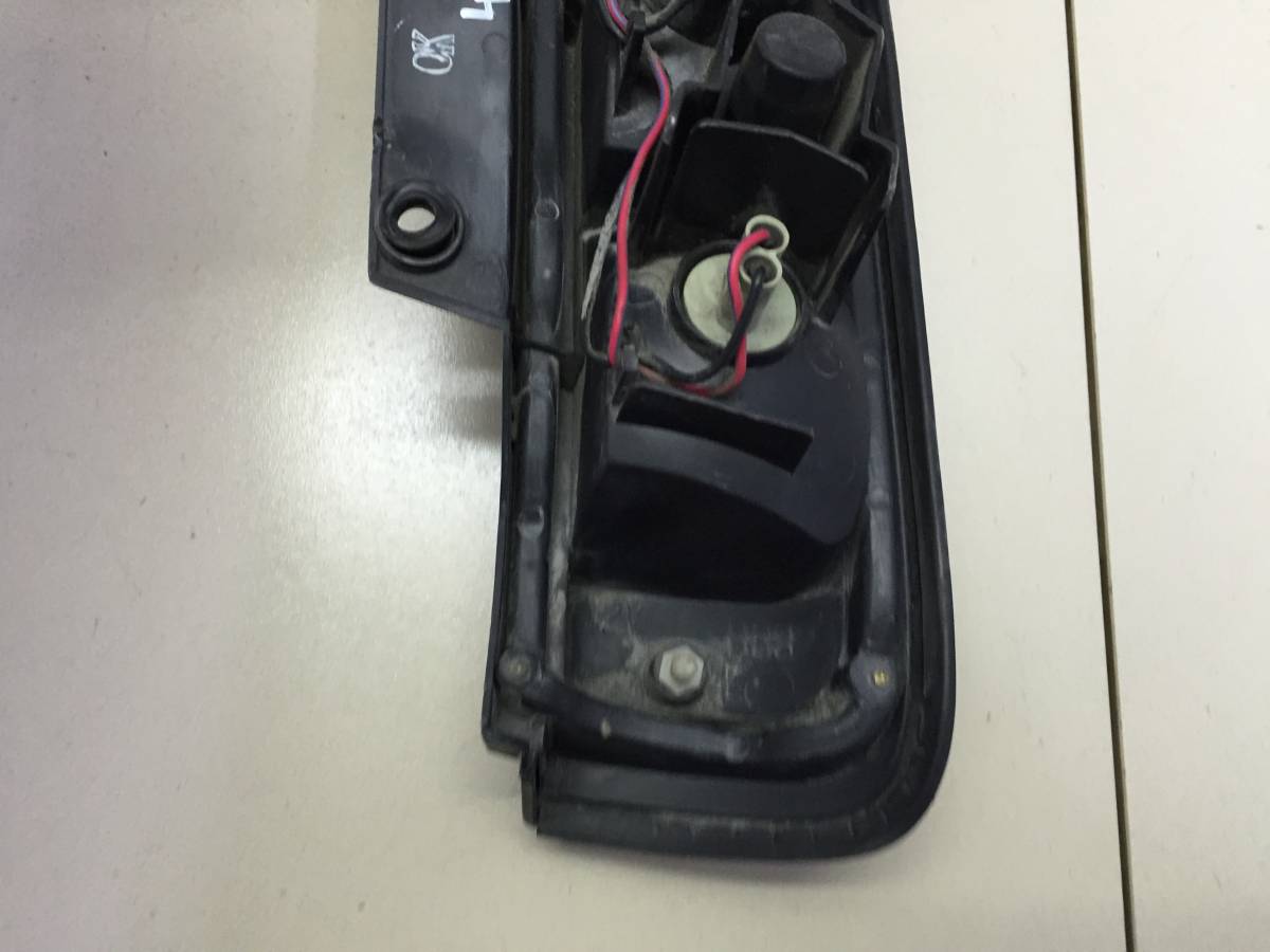 Фонарь задний левый Nissan Cube (Z10) 1998-2002