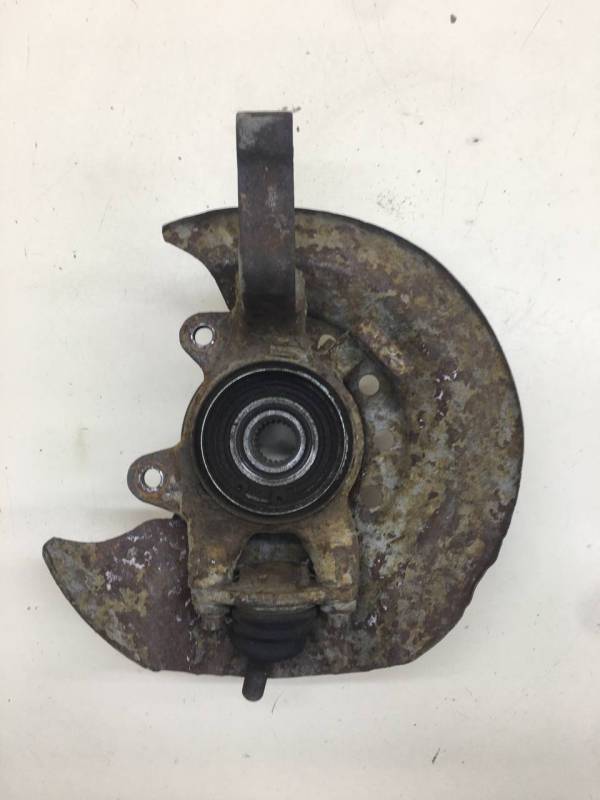 Кулак поворотный передний правый Lada Granta 2011>