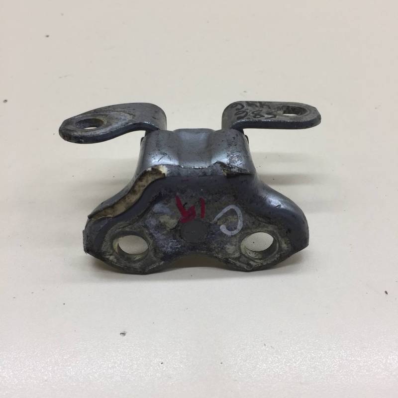 Петля двери задней правой верхняя Toyota Camry (XV50) 2011-2017