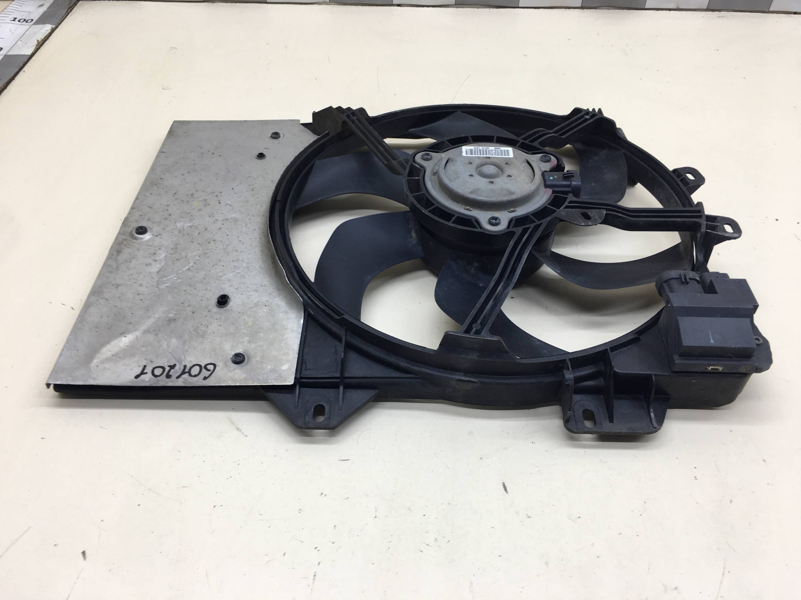 Диффузор вентилятора Peugeot 208 2012>