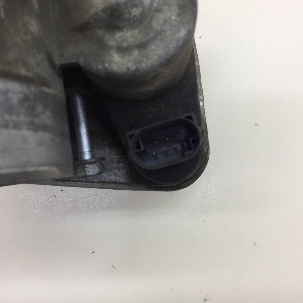 Заслонка дроссельная электрическая Cadillac SRX (1) 2003-2009