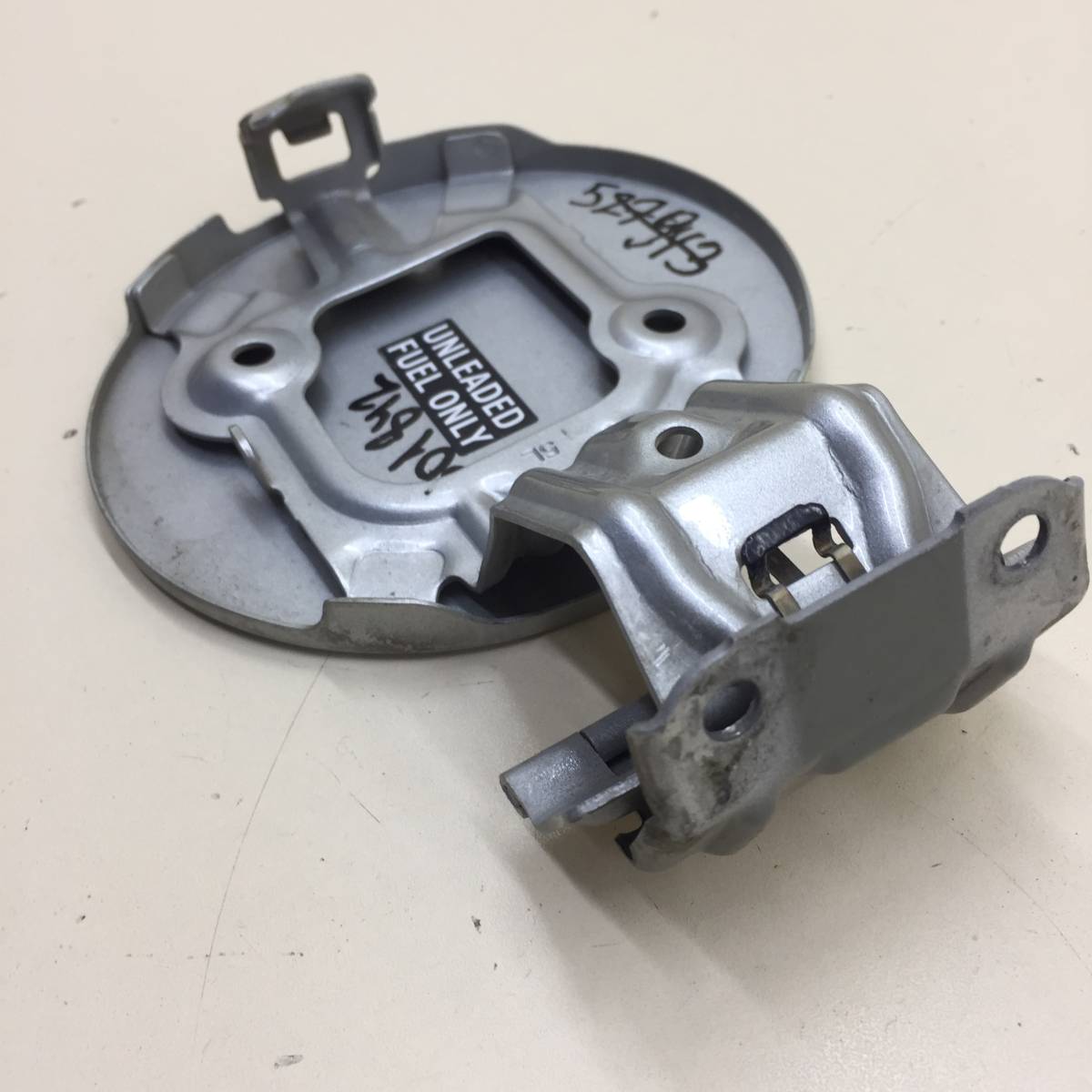 Лючок бензобака Toyota Auris (E150) 2006-2012