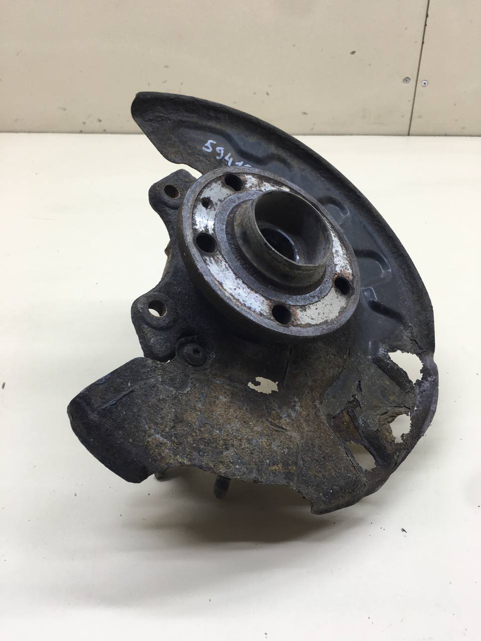 Кулак поворотный передний левый Skoda Rapid 2012-2020