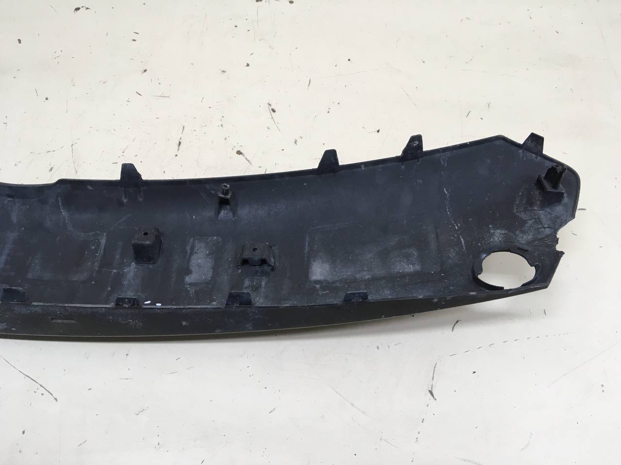 Накладка переднего бампера центральная Hyundai Genesis (BH) 2008-2014