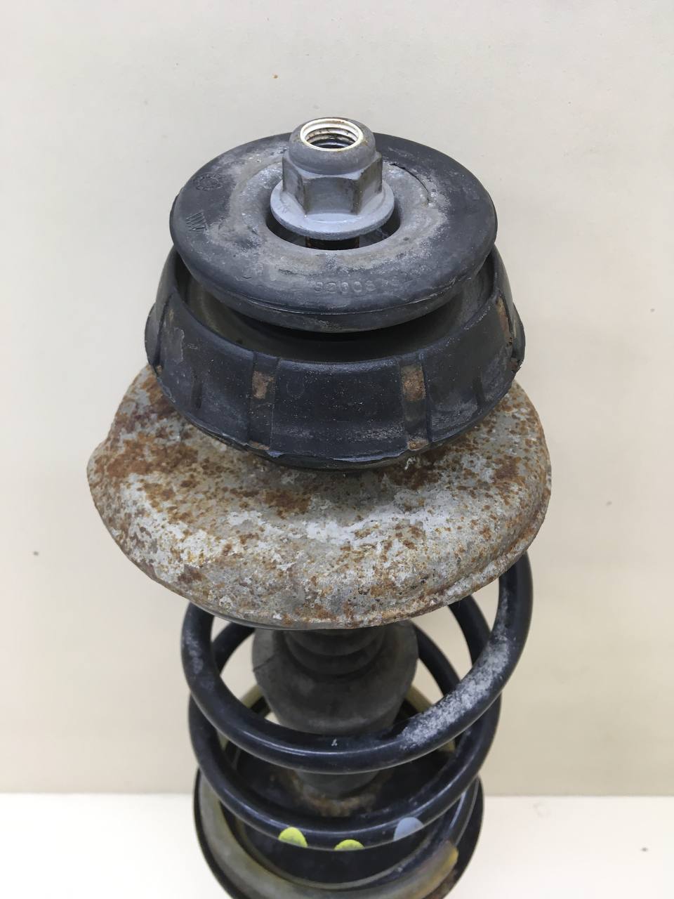 Амортизатор передний Nissan Almera 3 (G11, G15) 2012>