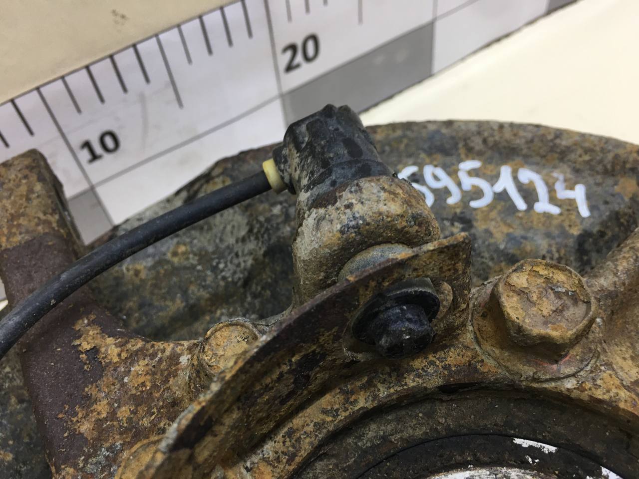 Кулак поворотный передний левый Mitsubishi L200 (KB) 2006-2016