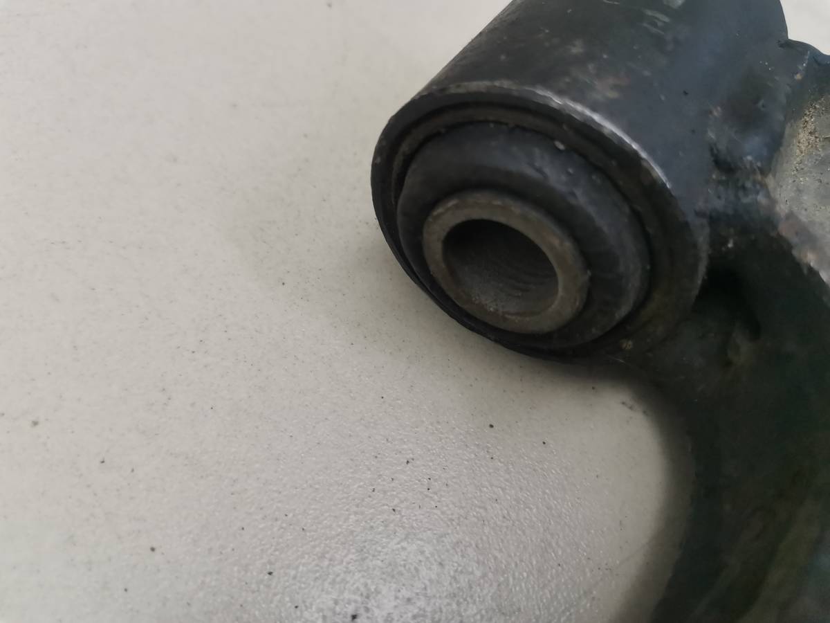 Рычаг передний правый Nissan Almera (N15) 1995-2000