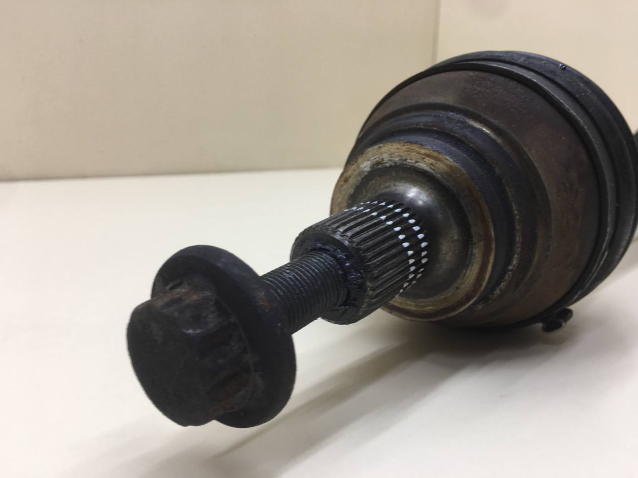 Полуось передняя левая Audi A3 (8V) 2013>