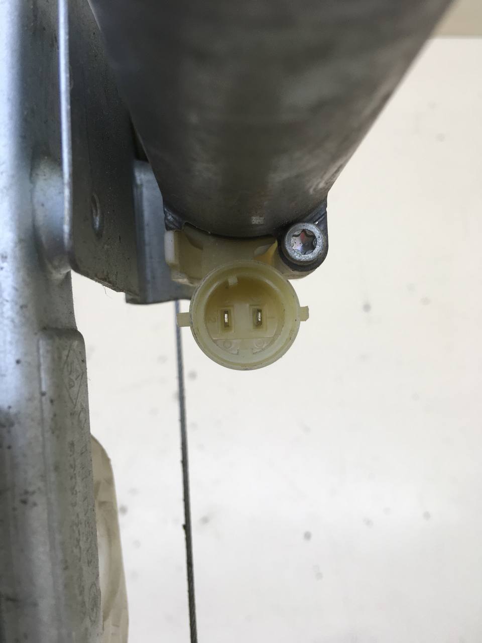 Стеклоподъемник электр. задний левый Renault Symbol (2) 2008-2012