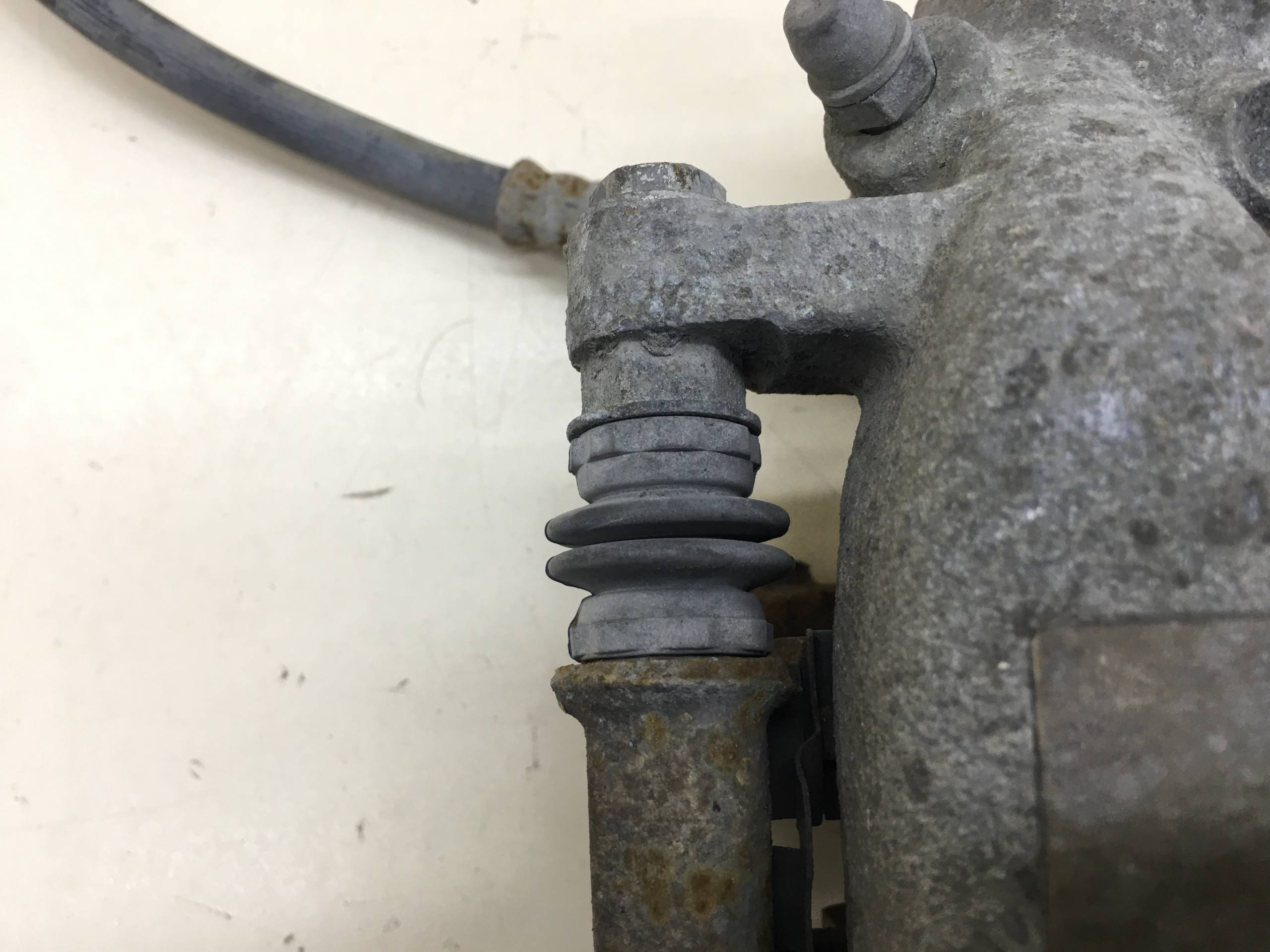 Суппорт задний левый Peugeot 208 2012>