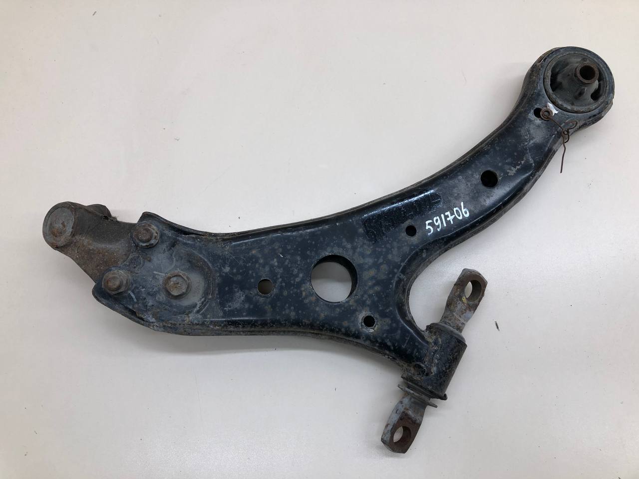 Рычаг передний левый Toyota Camry (XV50) 2011-2017