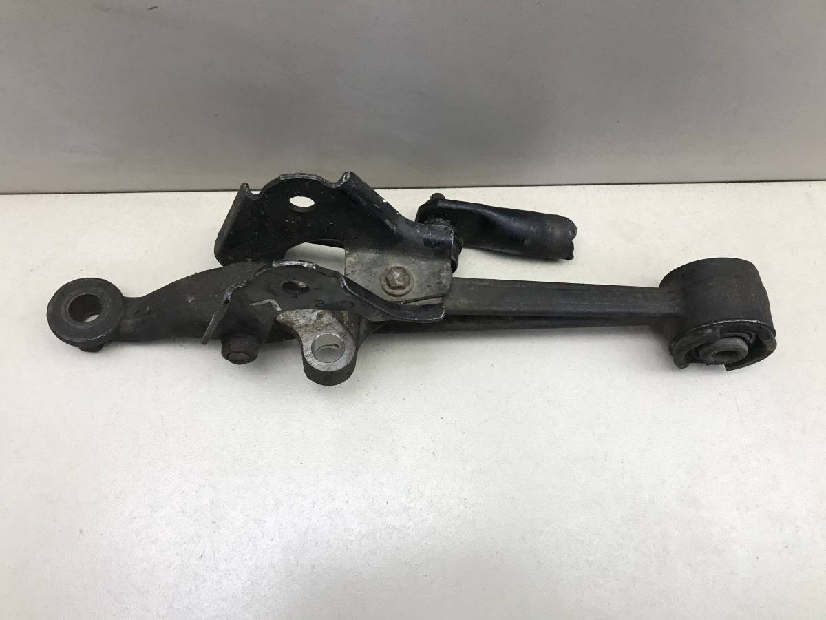 Рычаг передний левый Toyota Mark II  (X100) 1996-2000