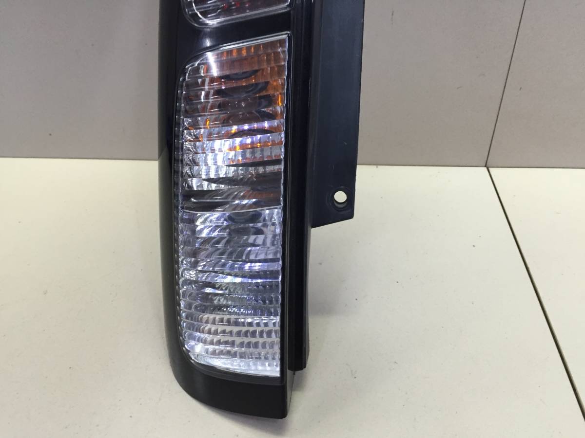 Фонарь задний левый Nissan Cube (Z10) 1998-2002