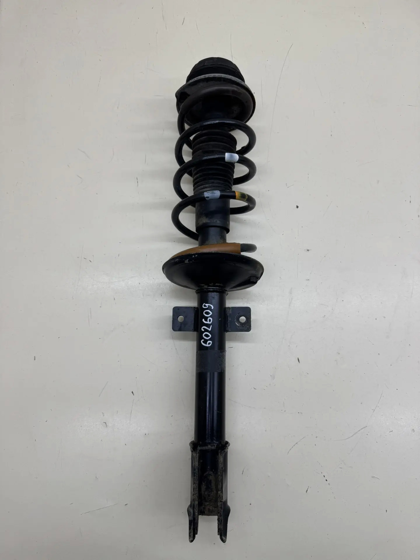 Амортизатор задний Nissan Terrano (D10) 2014>