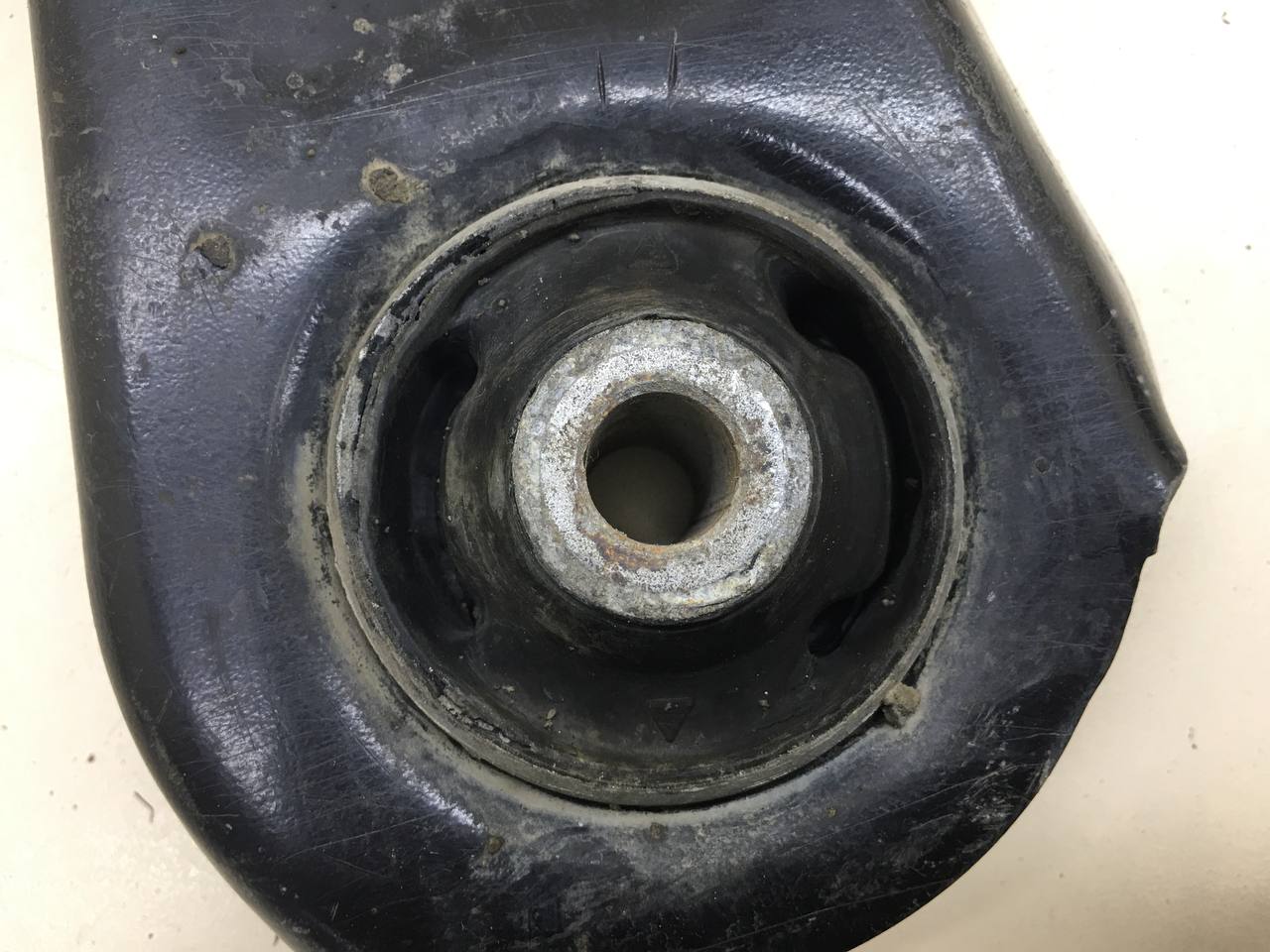 Рычаг передний левый Volkswagen Polo (HB) 2009>