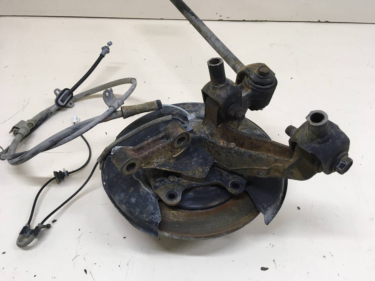 Кулак поворотный задний левый Toyota Camry (XV50) 2011-2017