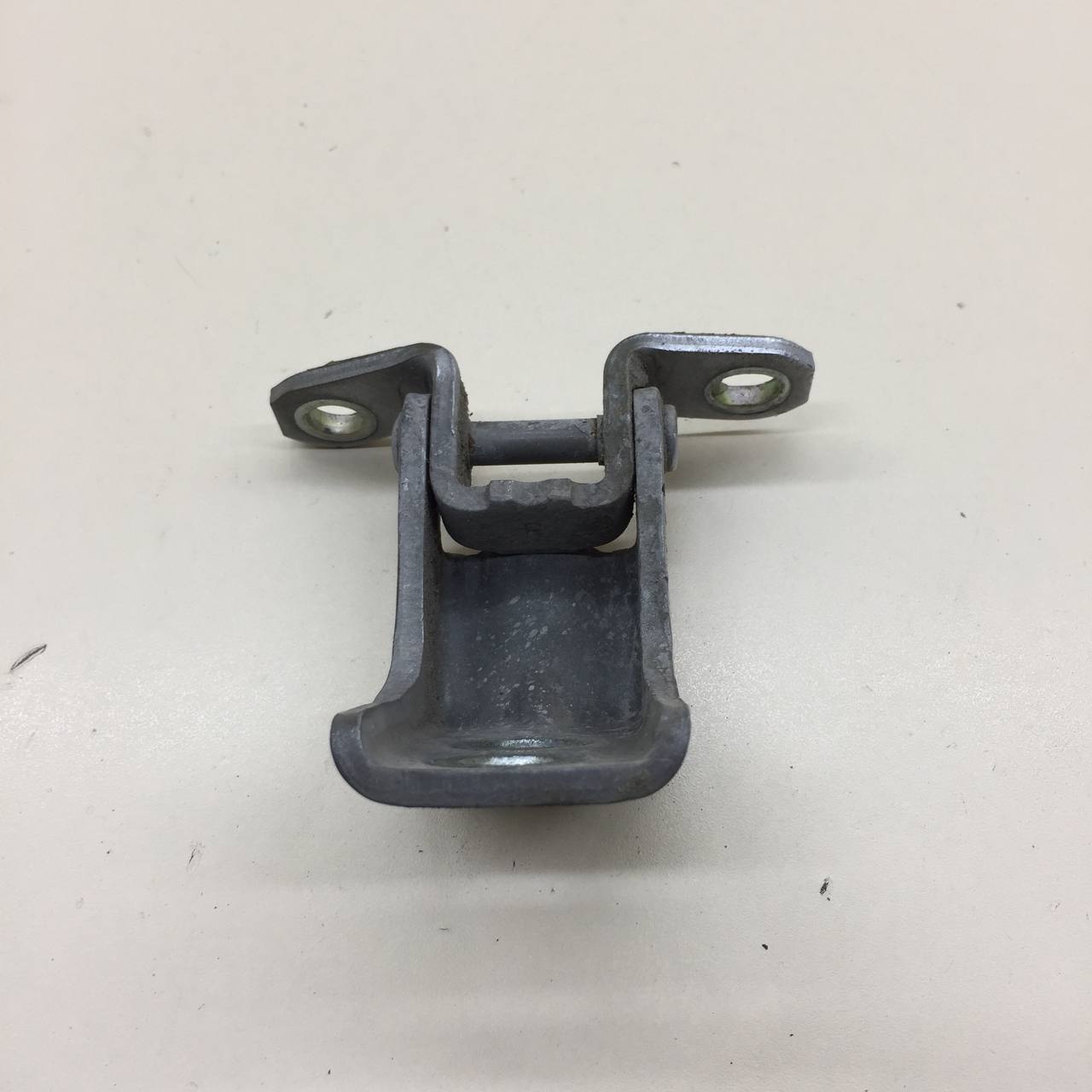 Петля двери передней правой нижняя Nissan Maxima (a36) 2015-2023