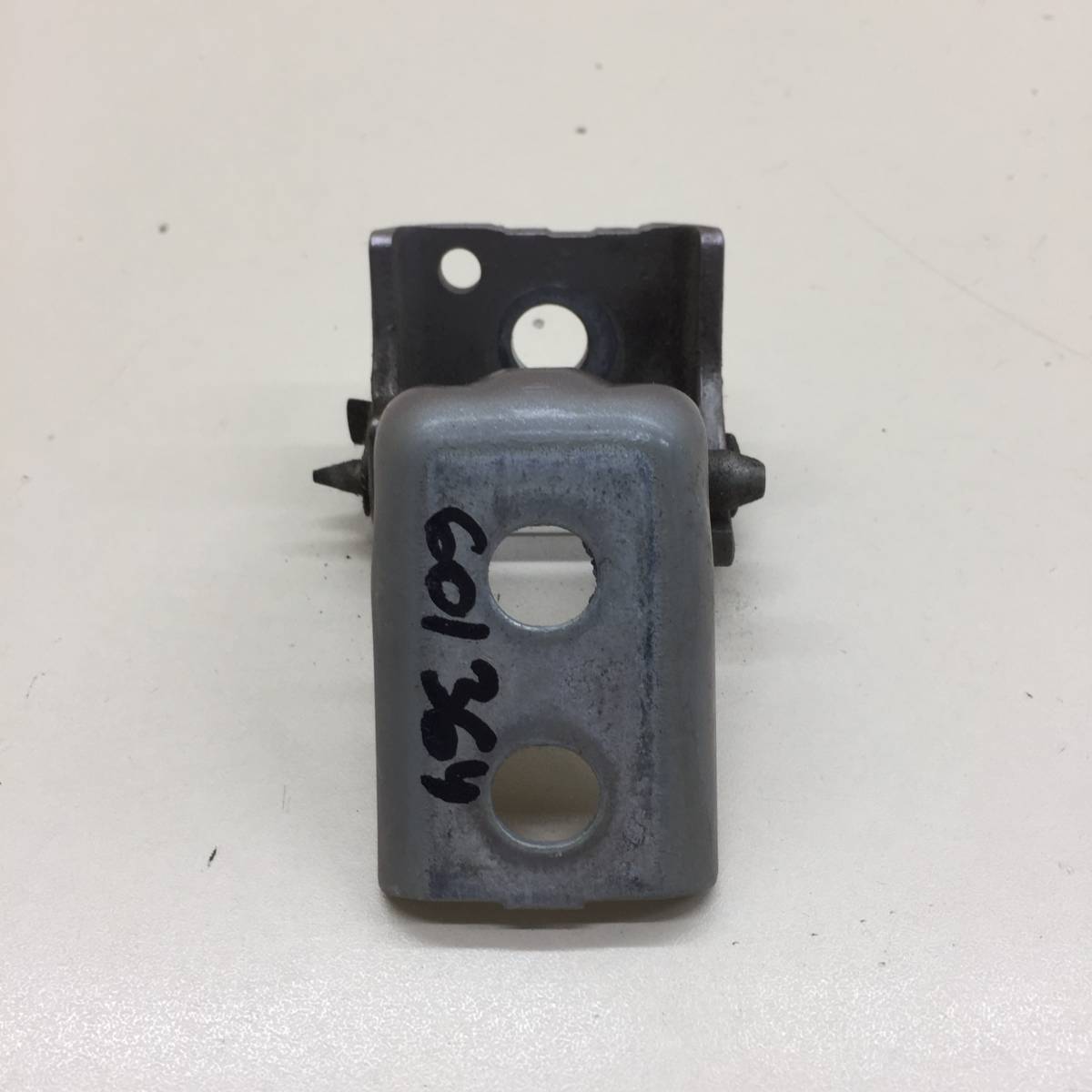 Петля двери передней правой верхняя Peugeot 208 2012>