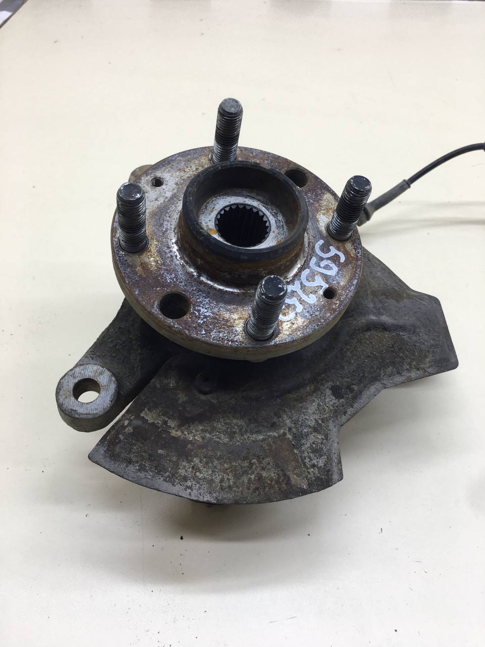 Кулак поворотный передний левый Chevrolet Aveo T250 2005-2011