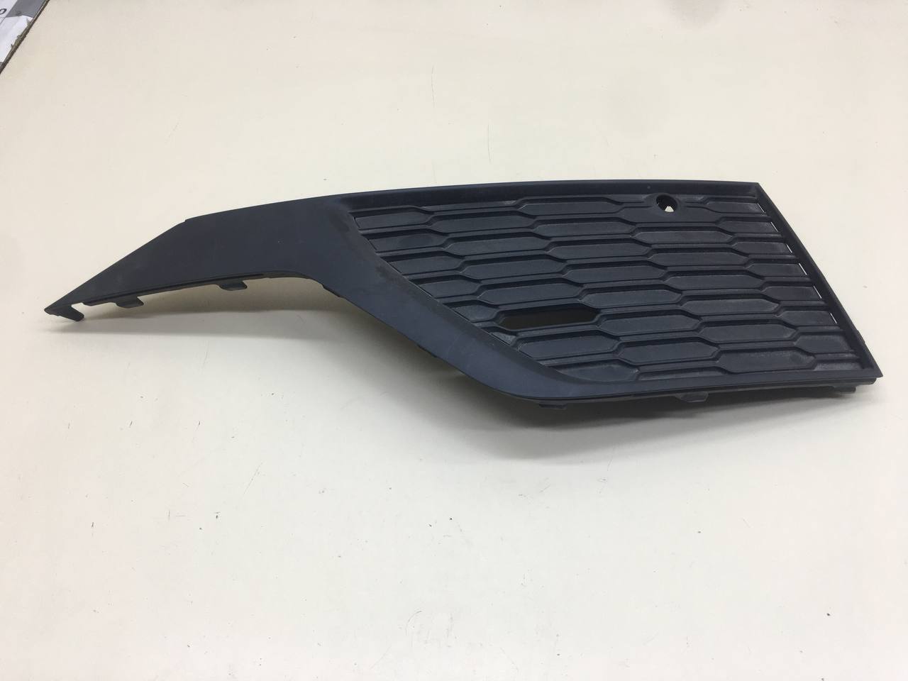 Накладка переднего бампера правая Audi Q7 (4M) 2015>