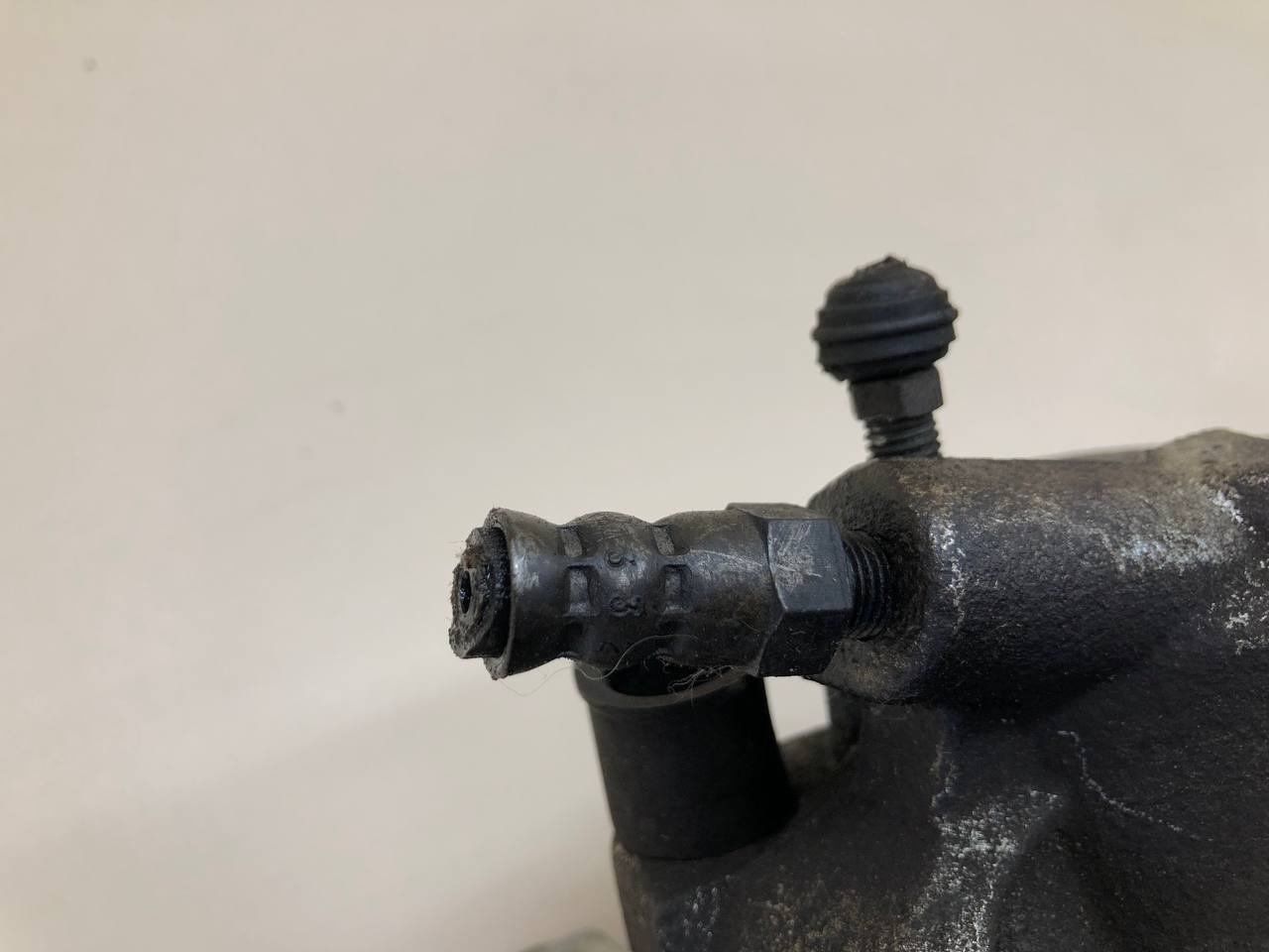 Суппорт передний правый Ford Mondeo 4 2007-2015