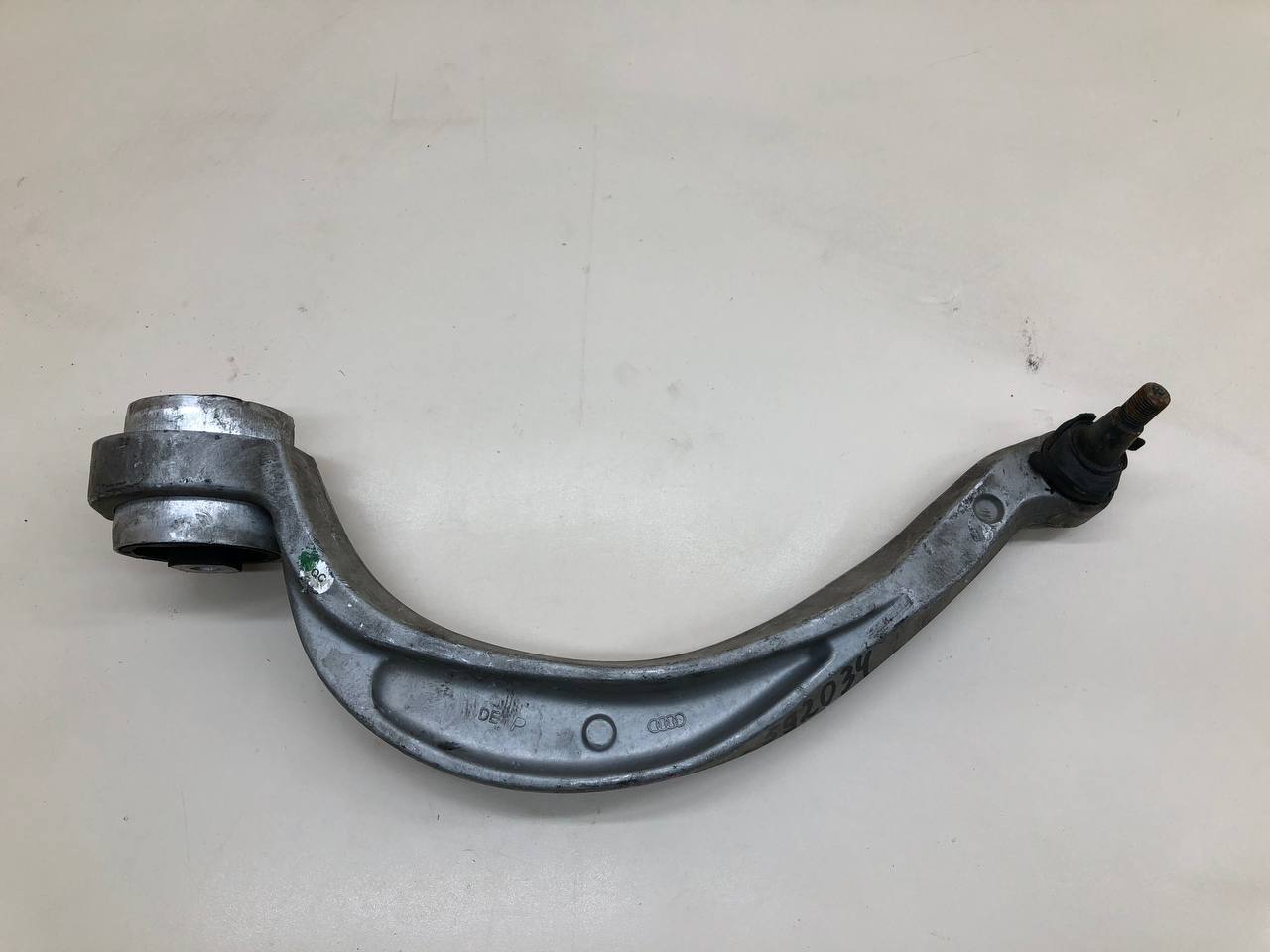 Рычаг передний нижний правый Audi A4 (B8) 2007-2011