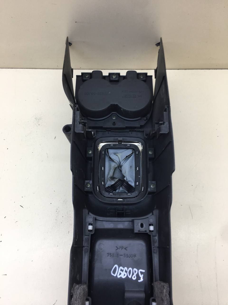 Консоль центральная Suzuki Liana 2001-2007