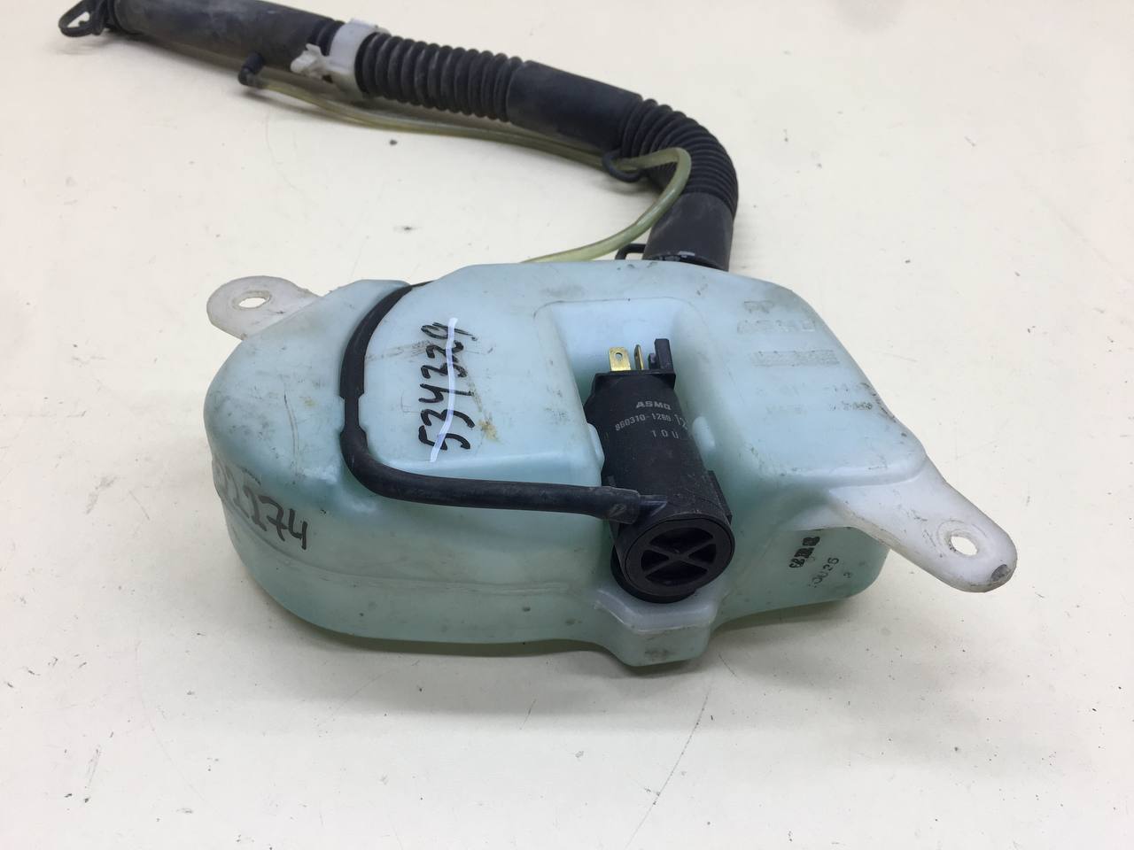 Бачок омывателя Mitsubishi Pajero/Montero Sport (K9) 1997-2008