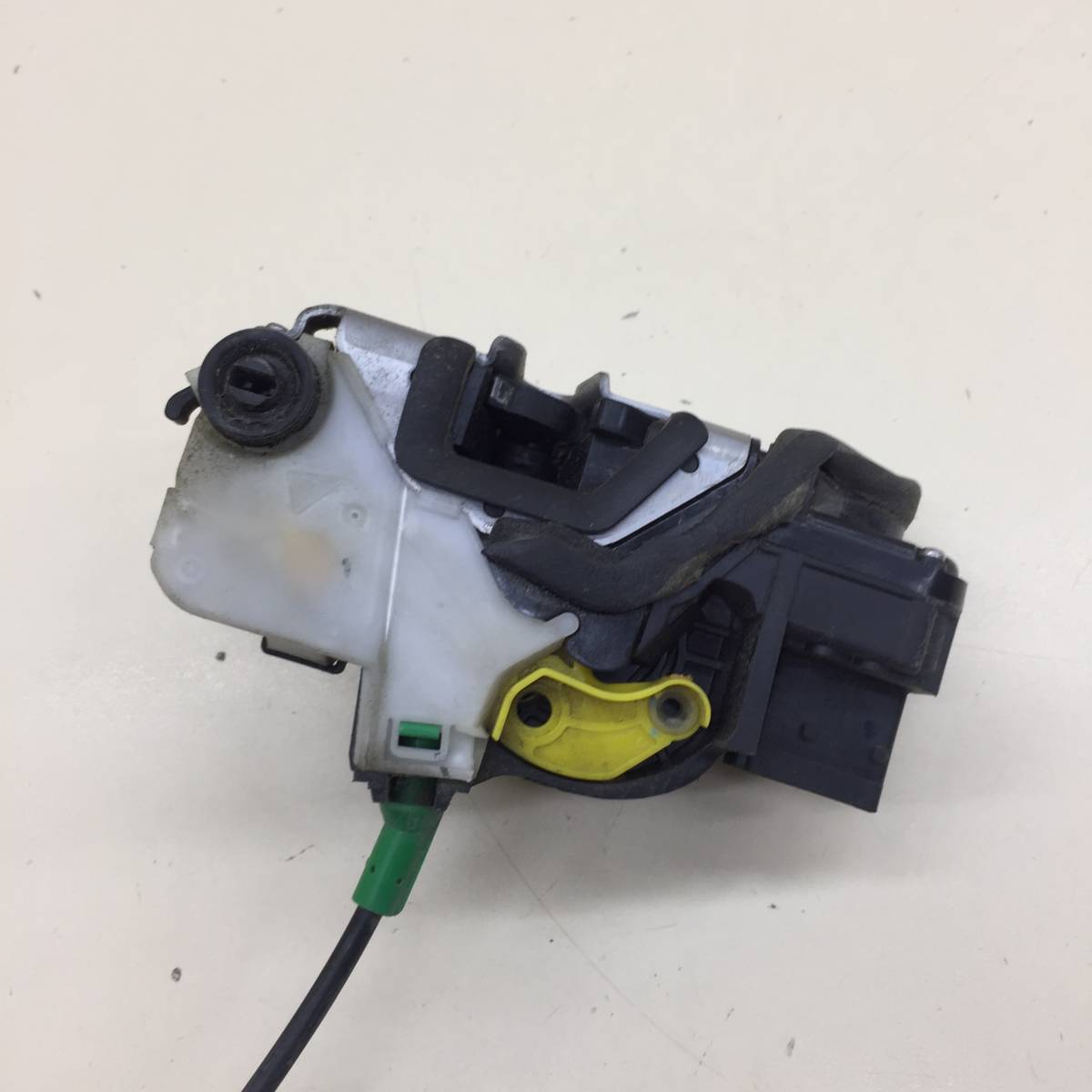 Замок двери задней левой Chevrolet Aveo T300 2011>