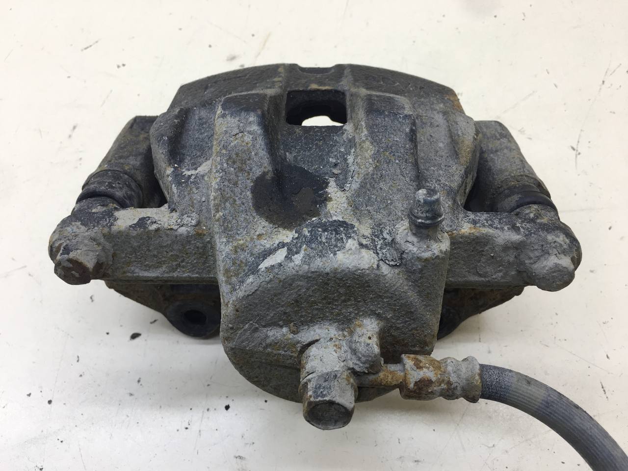 Суппорт передний левый Suzuki Grand Vitara 2005-2015