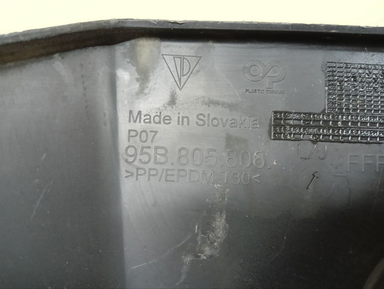 Кожух замка капота Porsche Macan 2013>