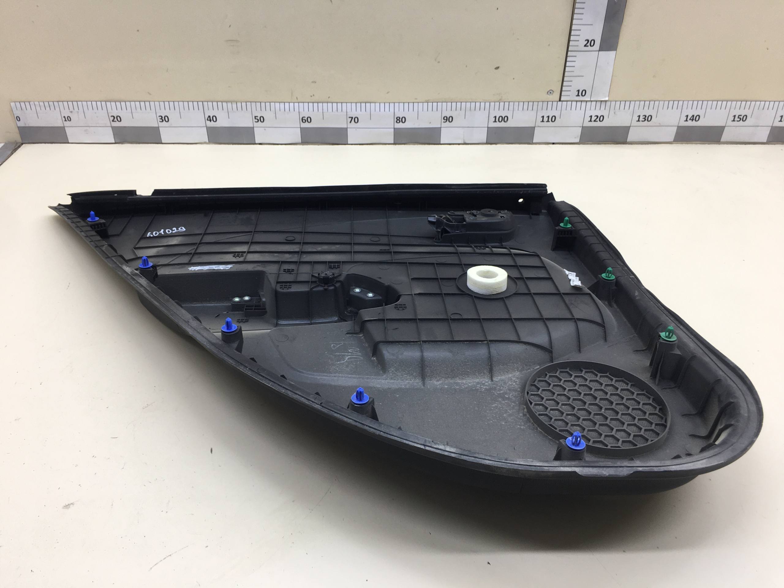 Обшивка двери задней правой Chevrolet Aveo T300 2011>