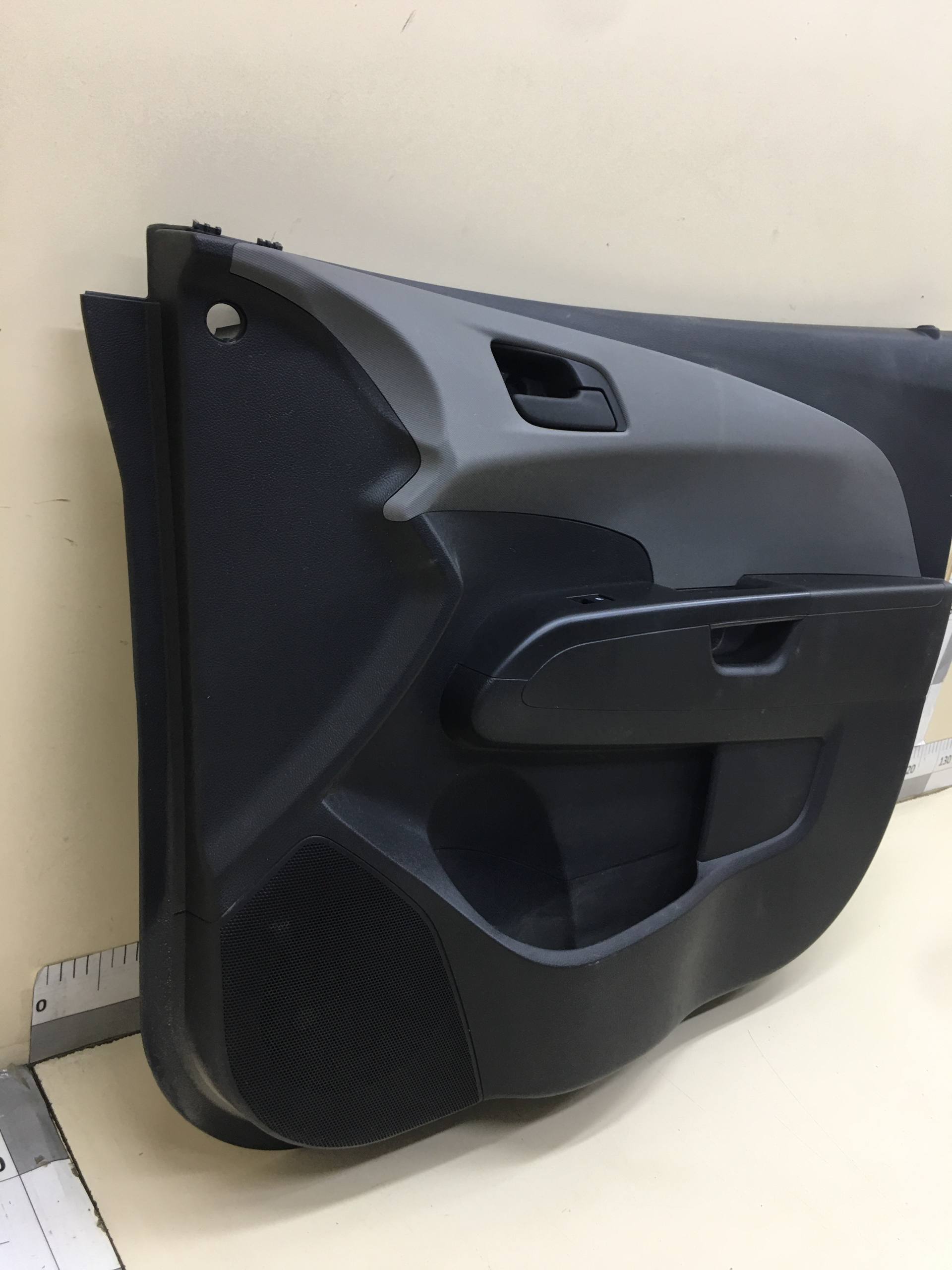 Обшивка двери передней правой Chevrolet Aveo T300 2011>