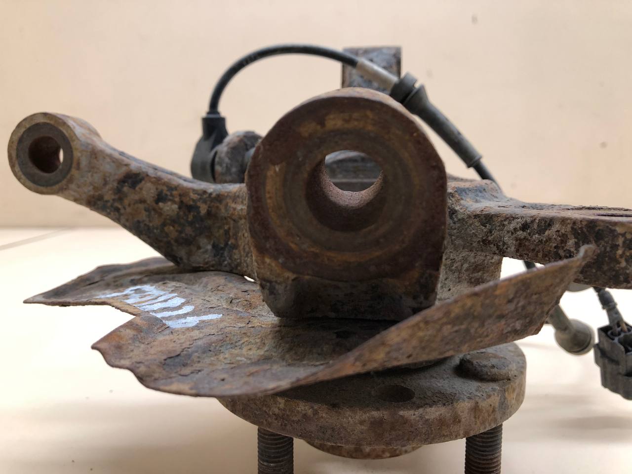 Кулак поворотный передний левый Chevrolet Aveo T250 2005-2011