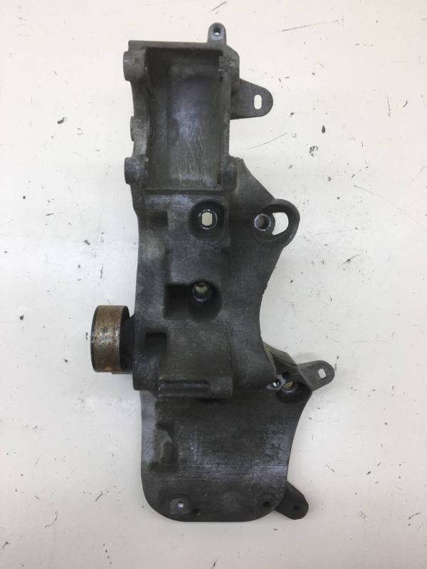 Кронштейн генератора Renault Symbol (2) 2008-2012