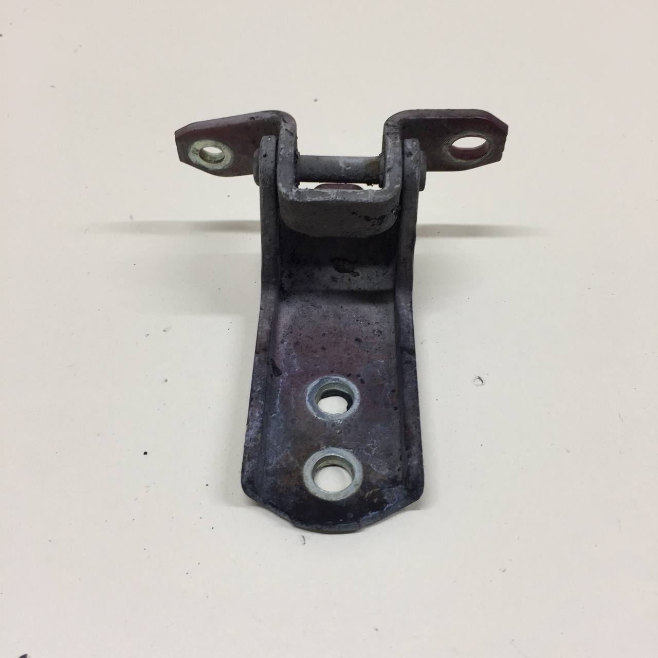 Петля двери передней правой нижняя Suzuki Grand Vitara 2005-2015