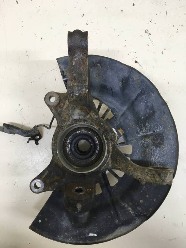 Кулак поворотный передний правый Toyota Camry (XV50) 2011-2017