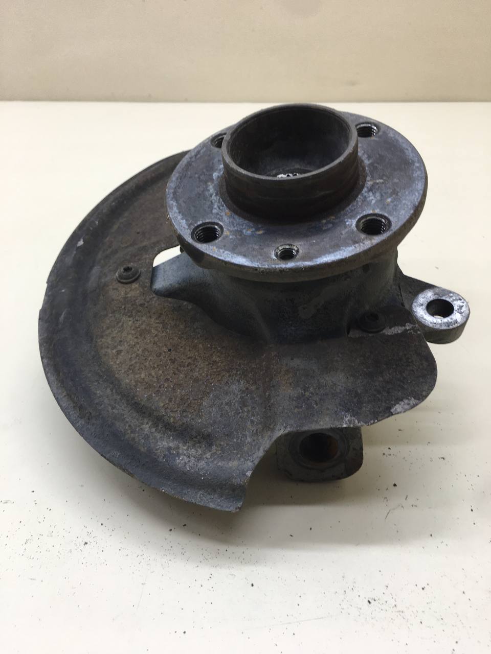 Кулак поворотный передний правый Lada Vesta 2015>