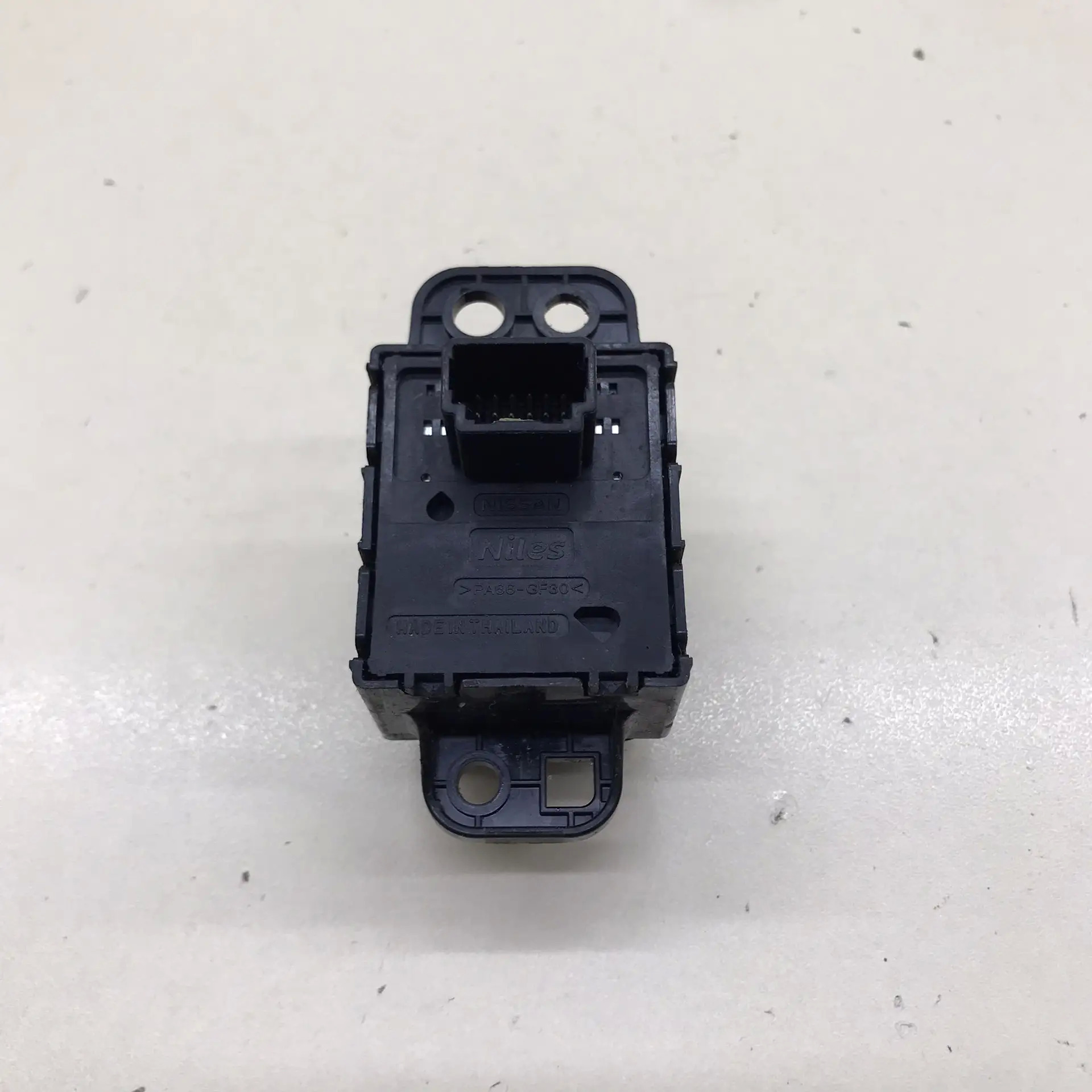 Кнопка фиксатора стояночного тормоза Nissan Qashqai (J11) 2014>