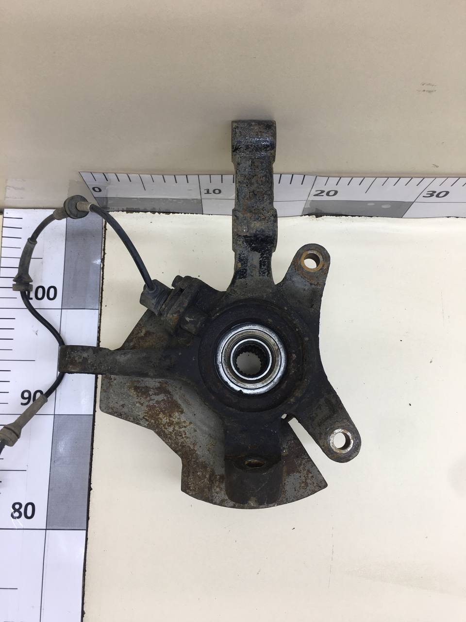 Кулак поворотный передний левый Chevrolet Aveo T250 2005-2011